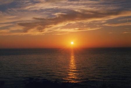 une photo réalisée par mon pére (le coucher du soleil) océan atlantique a tanger  le 15/08/2000